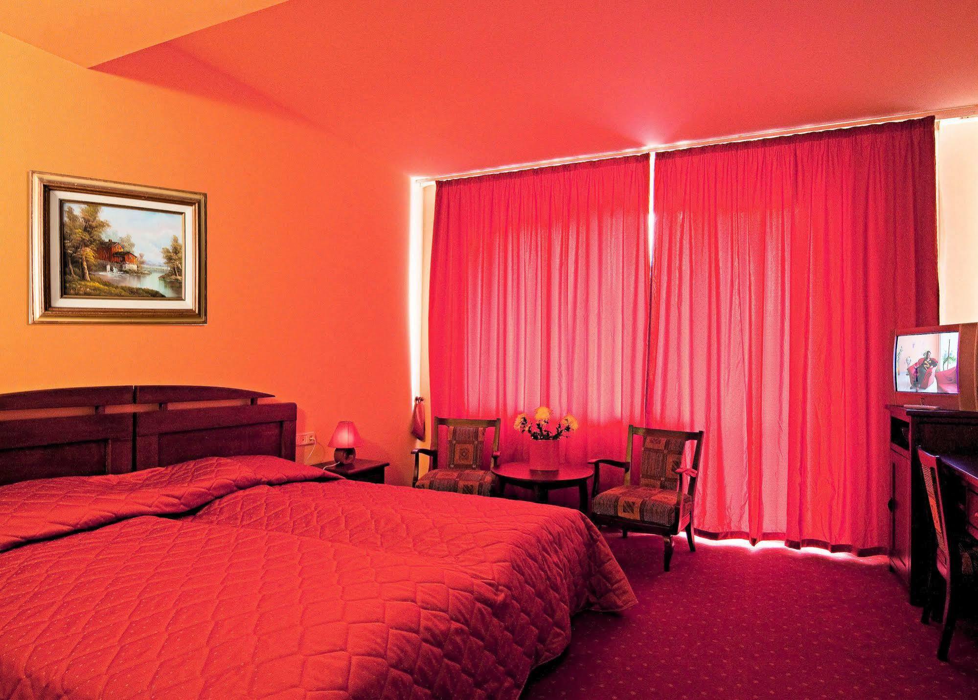 Hotel Floris Cheia  Bagian luar foto